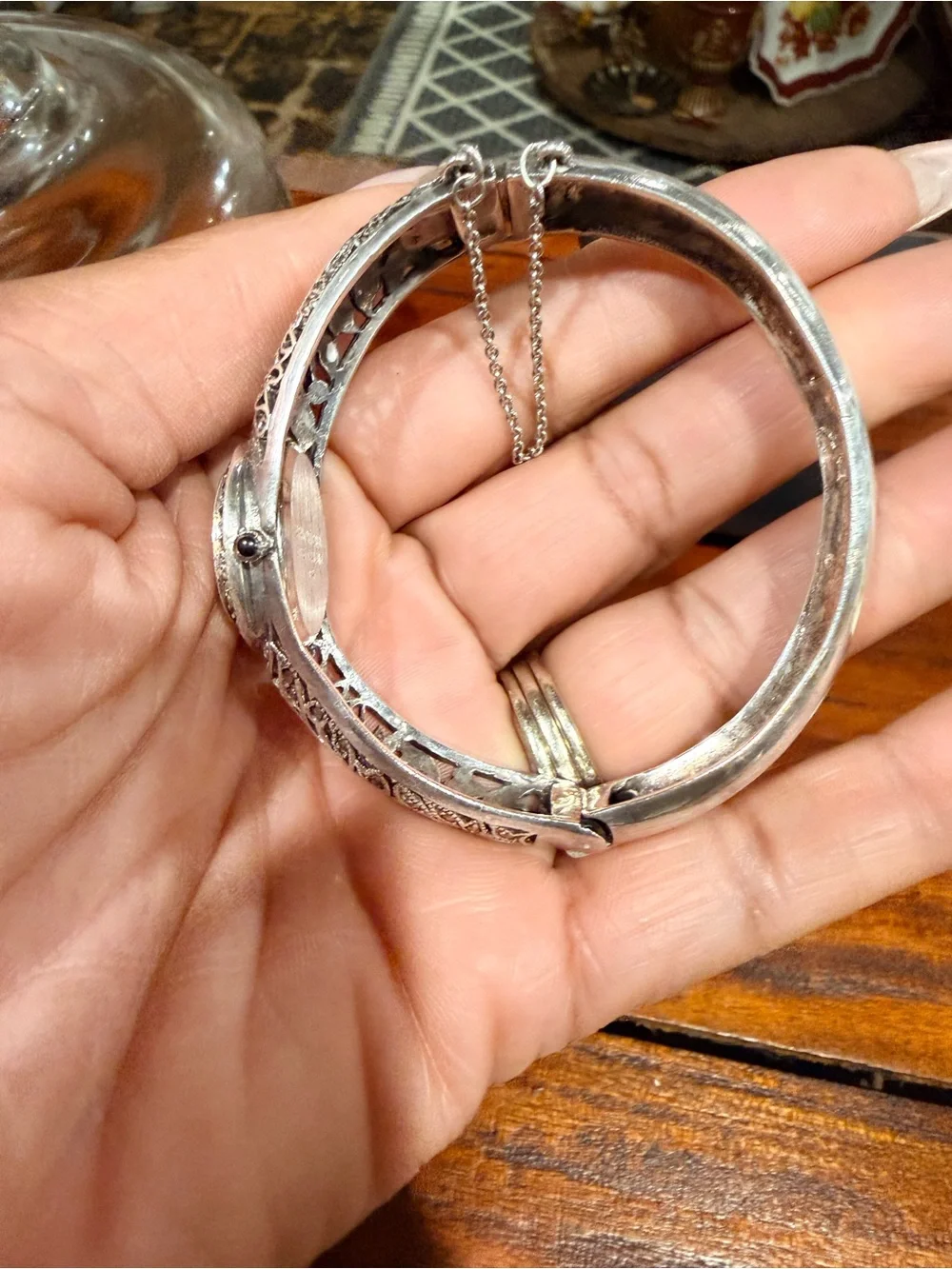 Vintage-Style Silver Filigree Women's Bracelet Watch -